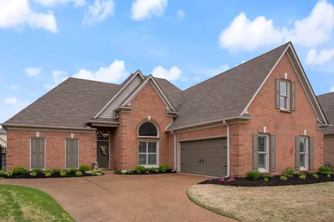 Exterior - 121 Mccall Dr, Collierville, TN 38017 photo 2 of 8
