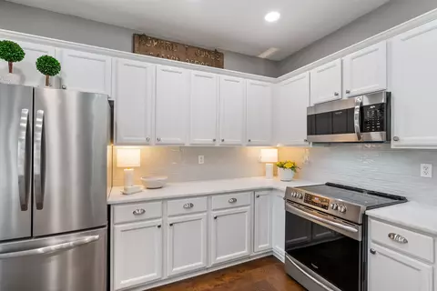 Kitchen - 121 Mccall Dr, Collierville, TN 38017 photo 4 of 4