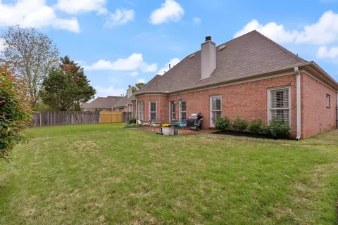 Exterior - 121 Mccall Dr, Collierville, TN 38017 photo 7 of 8