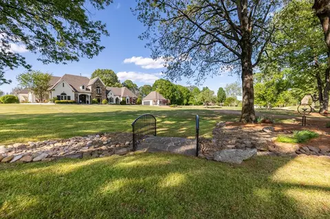 85 Lake Mist Dr, Piperton, TN 38017
