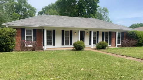 5680 Bartlett Woods Dr, Bartlett, TN 38134