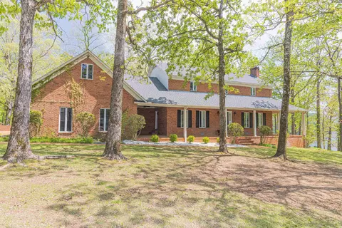 986 Twin View Cir, Selmer, TN 38375
