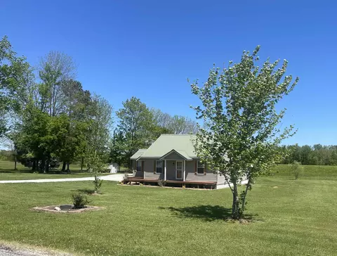 69 Perry St, Milledgeville, TN 38359