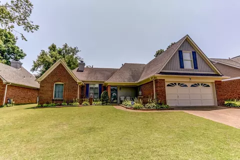 8247 Crimson Creek Dr, Memphis, TN 38016