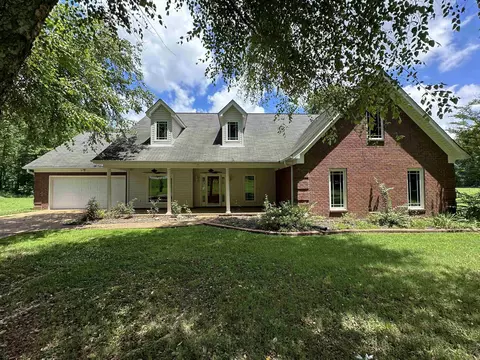 5 Hickory Grove Cv, Oakland, TN 38060