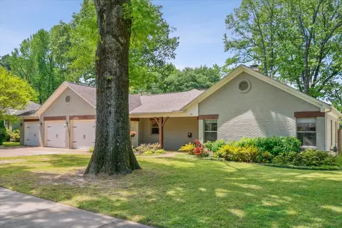 451 Vescovo Dr, Memphis, TN 38117