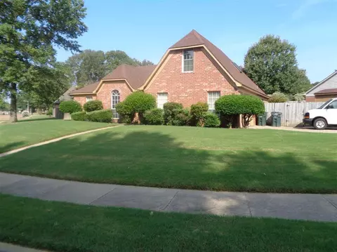 6402 Skylight Dr, Bartlett, TN 38135 photo 2