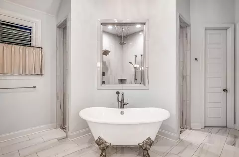 Bath - 651 Cedar Shadows Cir E, Collierville, TN 38017 photo 1 of 6