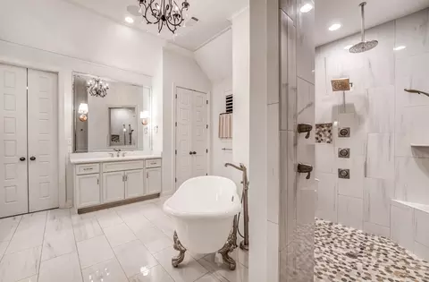 Bath - 651 Cedar Shadows Cir E, Collierville, TN 38017 photo 2 of 6