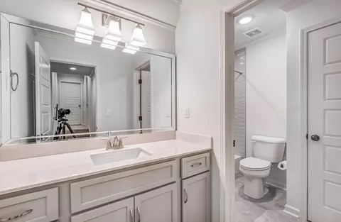 Bath - 651 Cedar Shadows Cir E, Collierville, TN 38017 photo 5 of 6
