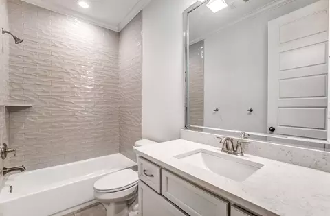 Bath - 651 Cedar Shadows Cir E, Collierville, TN 38017 photo 4 of 6