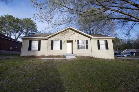 5082 Golden Oaks Dr, Memphis, TN 38118