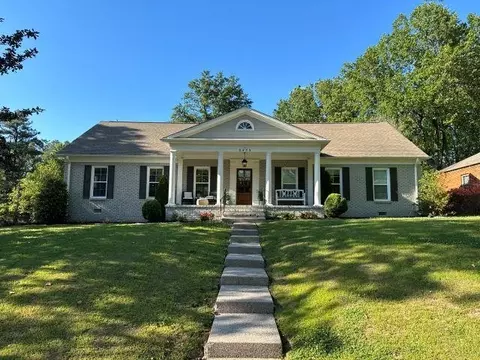 5472 Fiesta Dr, Memphis, TN 38120