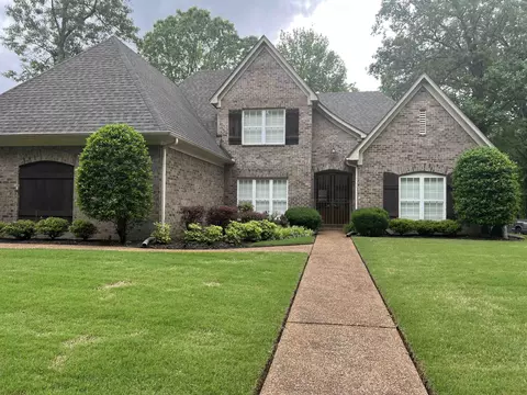 689 Rocky Brook Dr, Cordova, TN 38018
