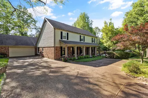 2211 Coachmans Dr, Germantown, TN 38138