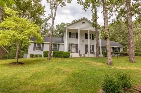 260 Horner Dr, Selmer, TN 38375