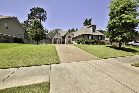 5081 Foggy River Ln, Bartlett, TN 38135
