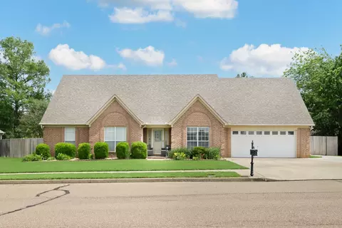 7072 Alder Wood Dr, Millington, TN 38053