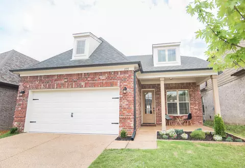 115 Chickasaw Trace Dr, Oakland, TN 38060