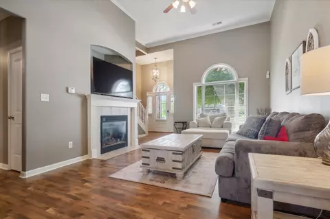 575 Cherokee Cir, Oakland, TN 38060
