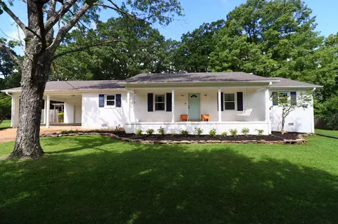 222 Southshore Dr, Jackson, TN 38305