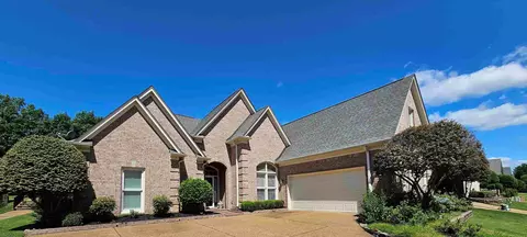 635 E Warwick Oaks St, Collierville, TN 38017