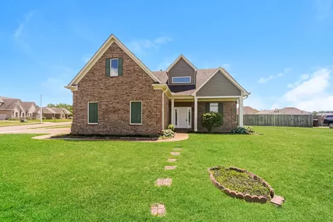 8395 Blue Lagoon Dr E, Arlington, TN 38002