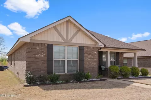 8777 Kimberly Dr, Southaven, MS 38671