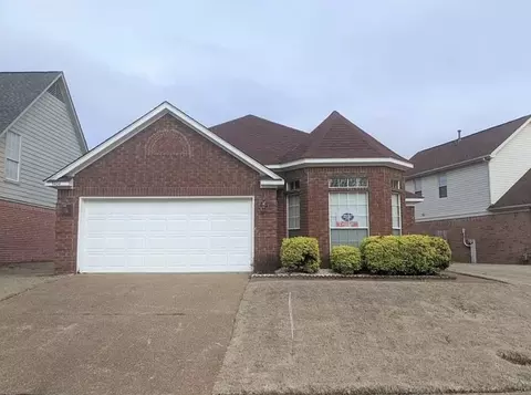 9404 Club Walk Ct, Lakeland, TN 38002