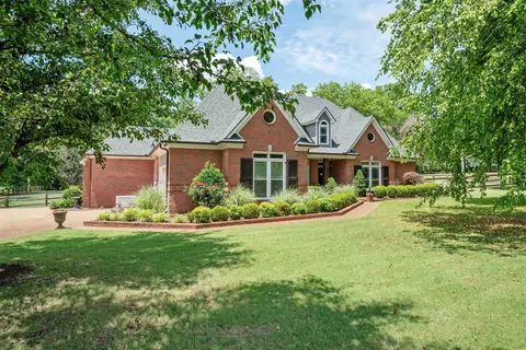 685 Cold Creek Dr, Collierville, TN 38017