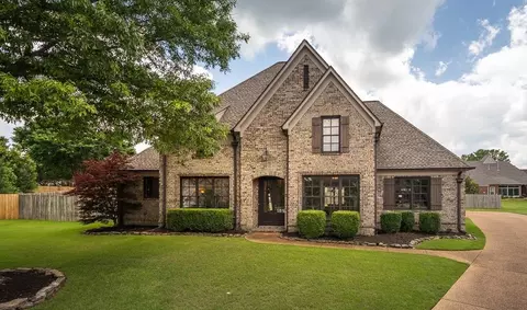 10279 E Herons Nest Cv, Lakeland, TN 38002
