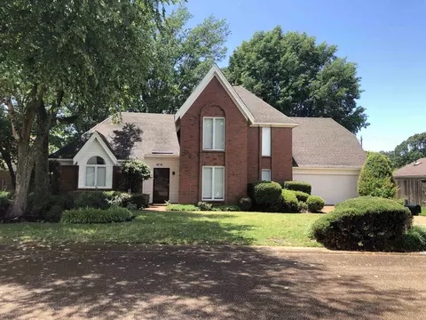 6715 Shoreline Cir, Memphis, TN 38141