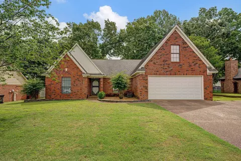 4100 Meadow Field Ln, Bartlett, TN 38135