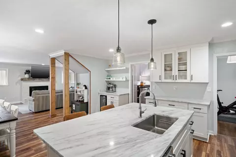 4558 Charleswood Ave, Memphis, TN 38117