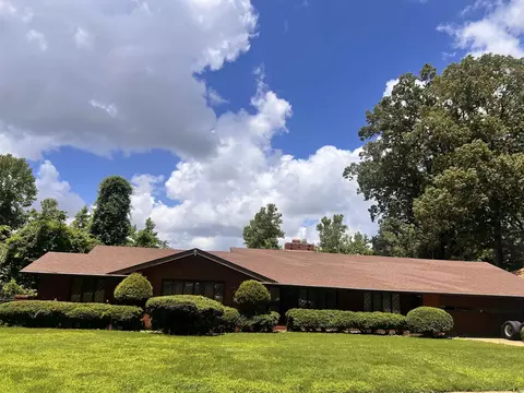 3533 Royal Oaks Dr, Memphis, TN 38116