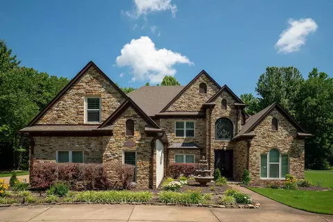 240 Woodsedge Dr, Eads, TN 38028