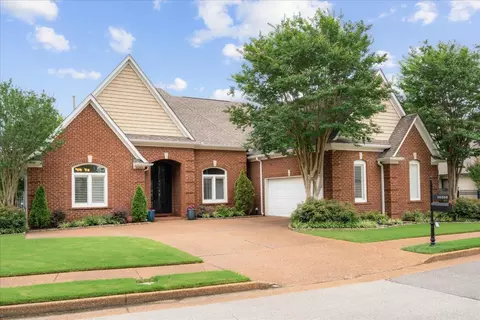 10200 Carnegie Club Dr, Collierville, TN 38017