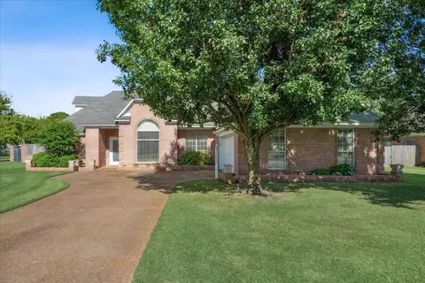 3664 Tiffany Oaks Ln, Bartlett, TN 38135