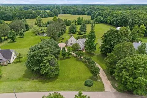 12341 Fox Lair Dr, Collierville, TN 38017