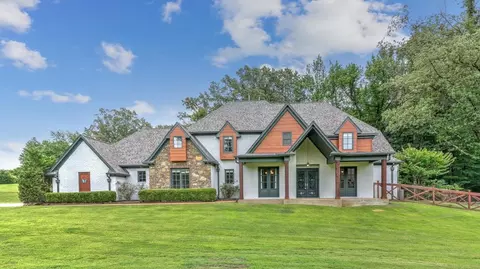 10555 Bentbrooke Dr, Lakeland, TN 38002