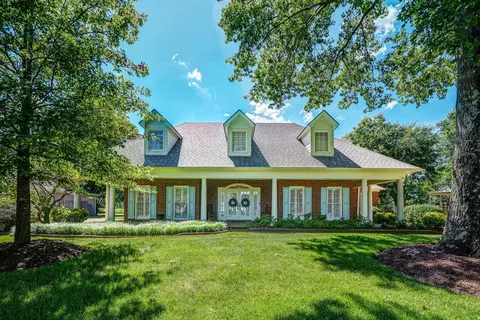 2575 Dibrell Trail Dr, Collierville, TN 38017