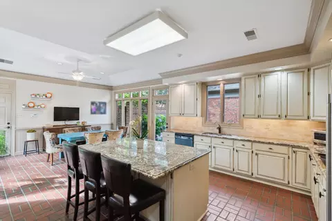 967 E Riverwalk Dr, Memphis, TN 38120 photo 8