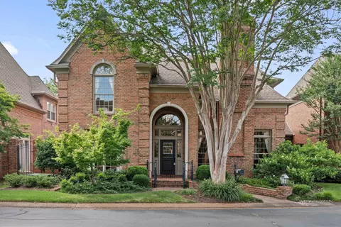 967 E Riverwalk Dr, Memphis, TN 38120