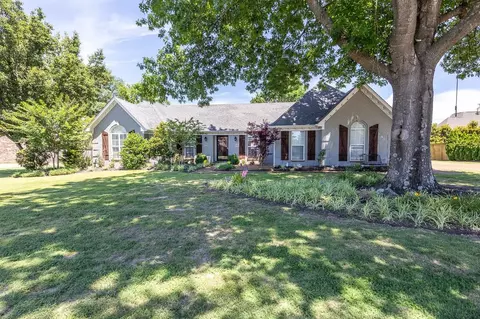 1200 Yorktown Dr, Collierville, TN 38017