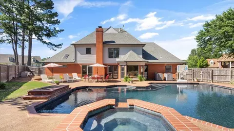 8805 Cherry Spring Dr, Memphis, TN 38016