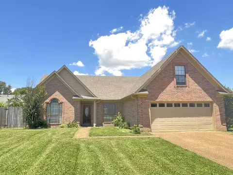 4994 Baywood Dr, Millington, TN 38053
