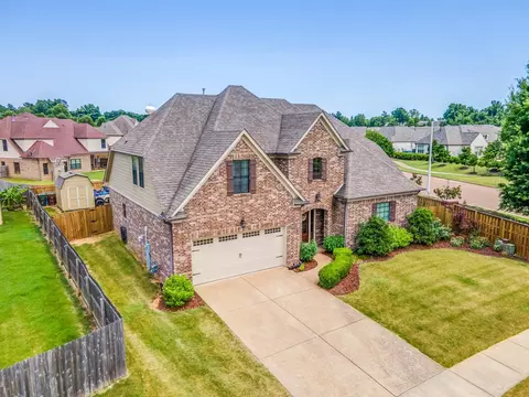 8701 Stony Glen Dr, Bartlett, TN 38133