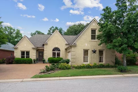 620 W Warwick Oaks Ln W, Collierville, TN 38017