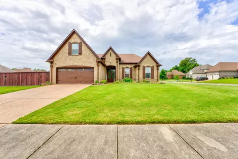10 Laurel St, Oakland, TN 38060