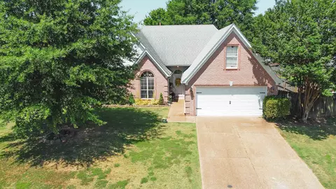 110 Susanne Dr, Oakland, TN 38060